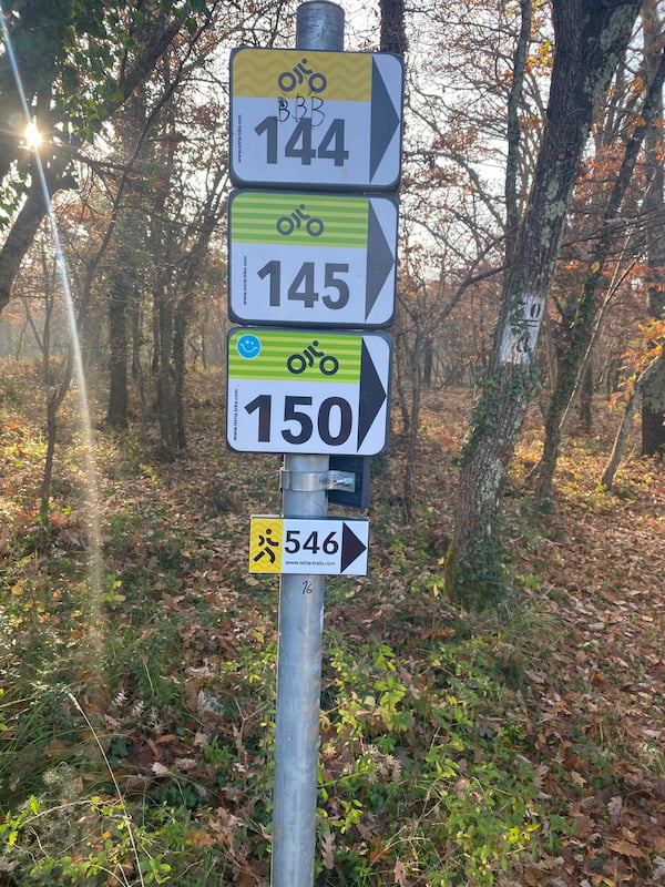 Montaža oznake za pješačku stazu - MK Studio Pazin