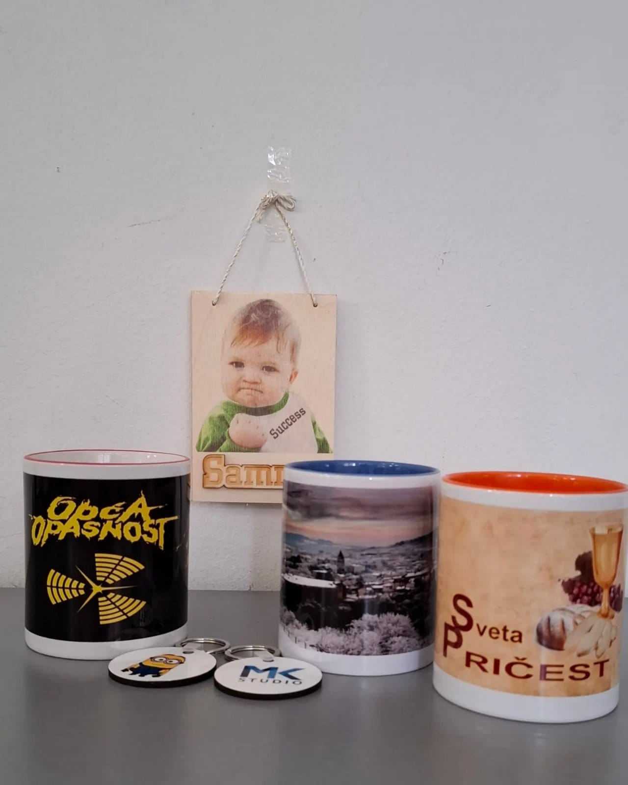 Šalice i privjesci s tiskom Pazin - MK Studio